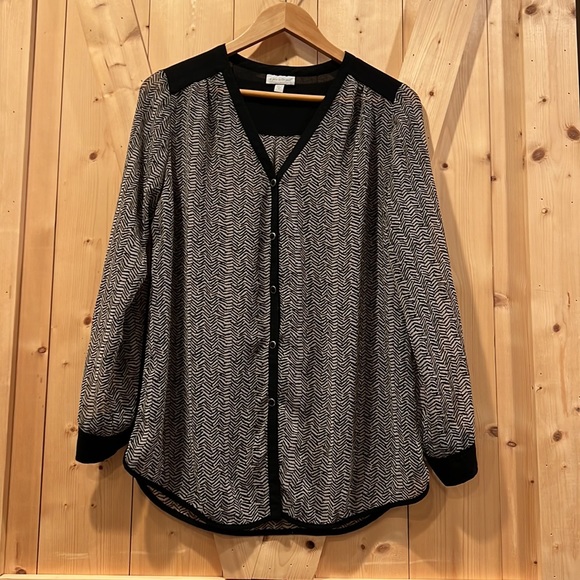 A Pea in the Pod Sheer Maternity Long Sleeve Button Down Top Size Medium - Picture 1 of 4